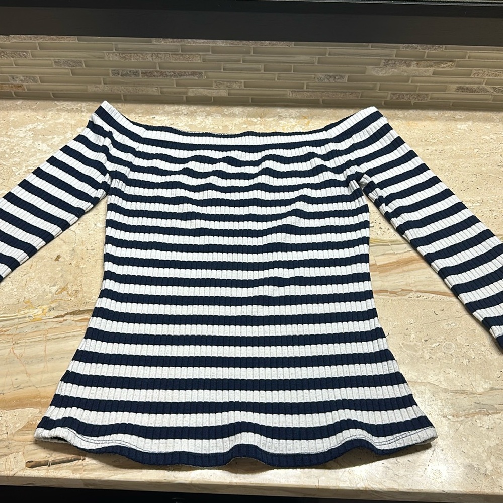 Guess top